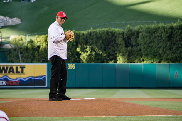 Father of heart donor throws first pitch at Angel Stadium as