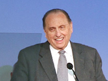 Le président Monson pendant un discours lors du séminaire 2011 des présidents de mission