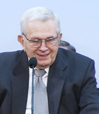 Le président Packer pendant un discours lors du séminaire 2011 des présidents de mission
