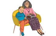 Un niño escribiendo en un sofá junto a una mujer que sostiene libros.