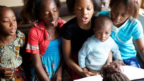 children singing