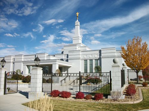 The front of the Reno Nevada Temple, with a view of the entrance and fence around the grounds of the temple.