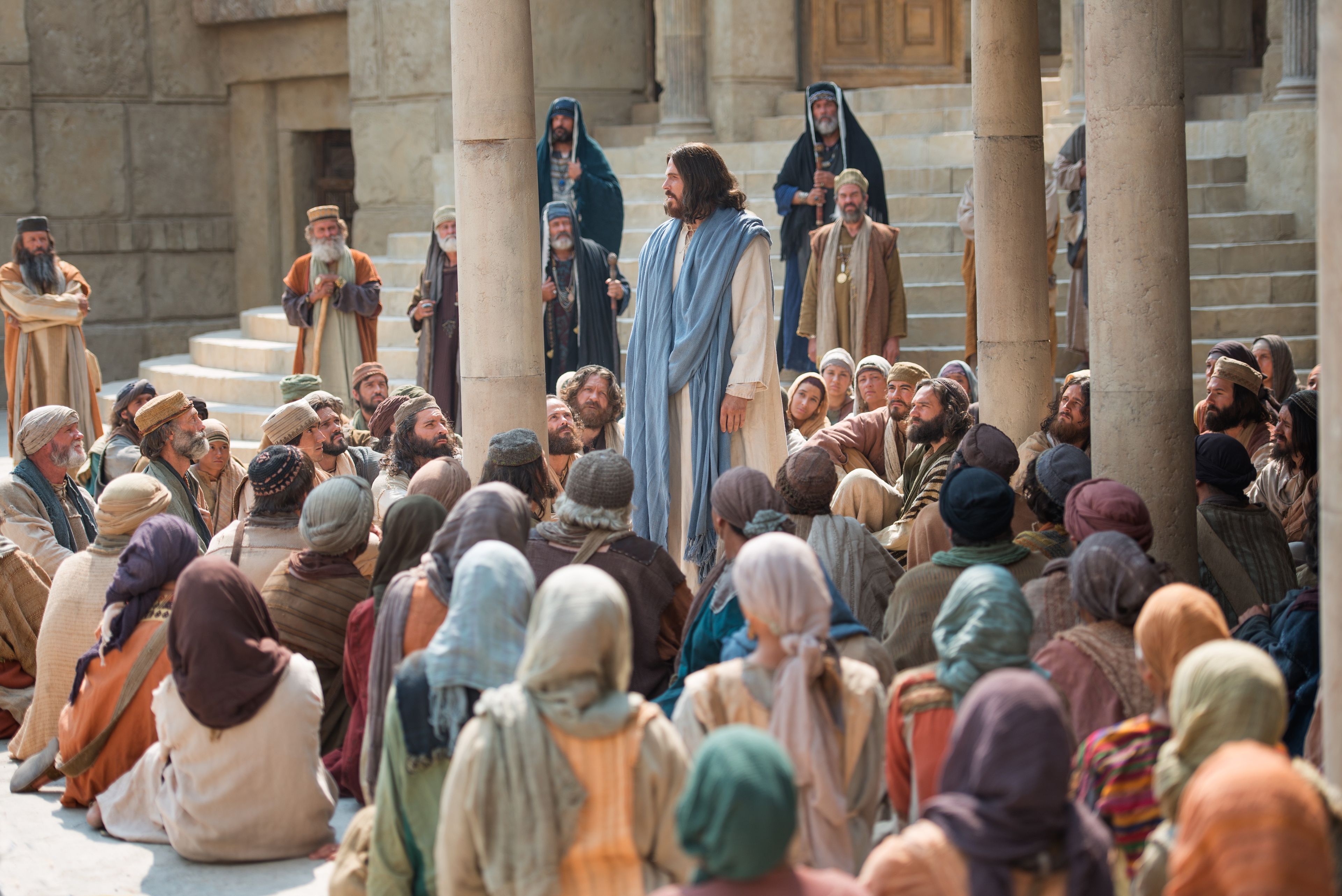 Jesus stands and teaches the greatest commandment.