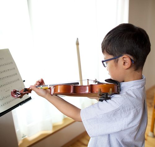 boy playing violin