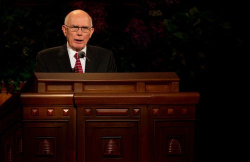 Dallin H. Oaks standing behind the pulpit in the Conference Center while addressing the congregation.