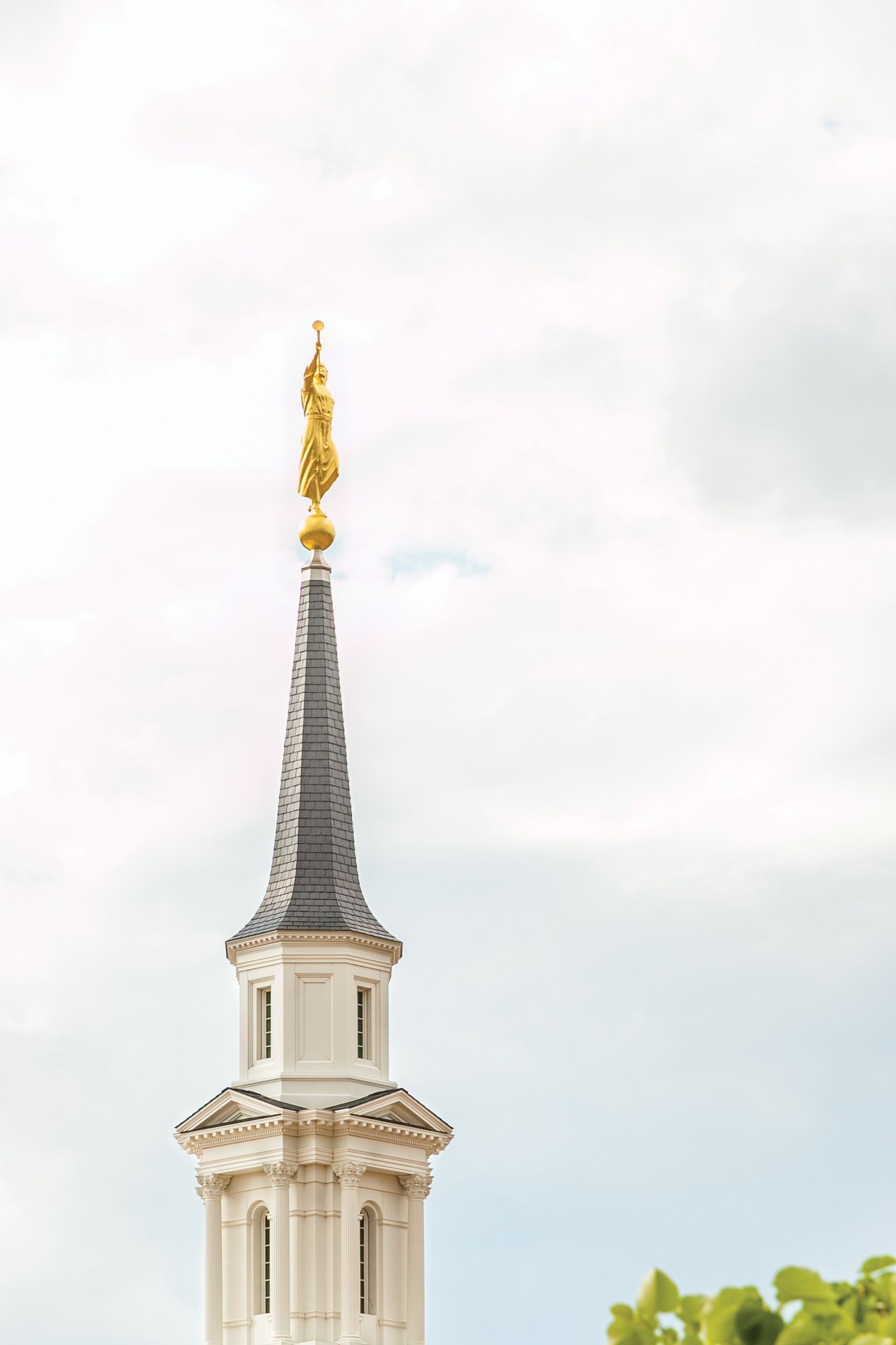 An image of the steeple on the Hartford Connecticut Temple.