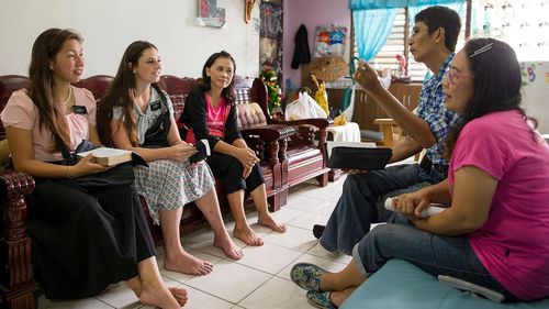 missionaries teaching family