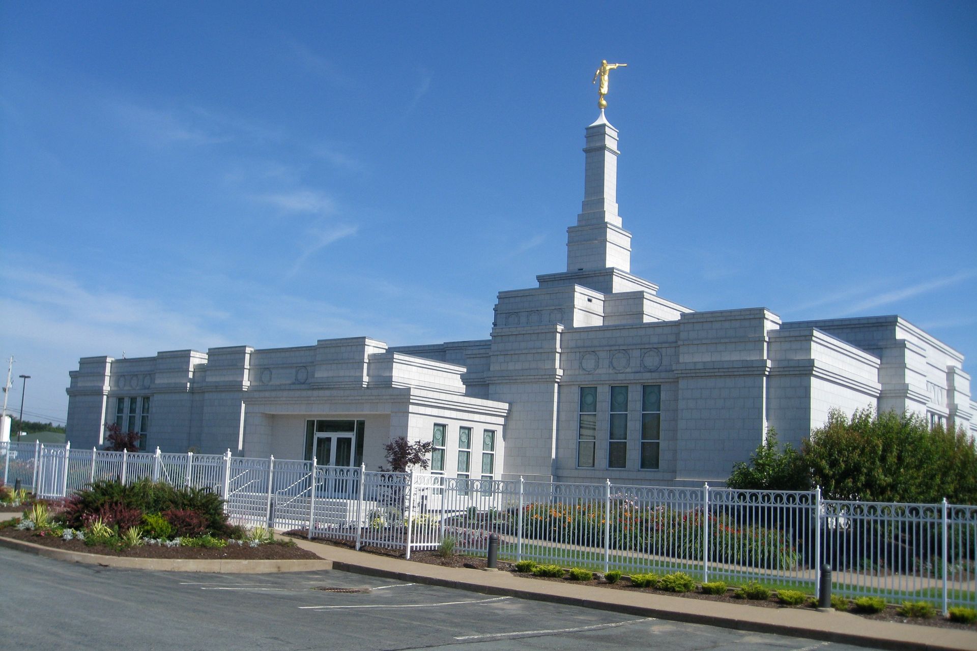 A full view of the Halifax Nova Scotia Temple.