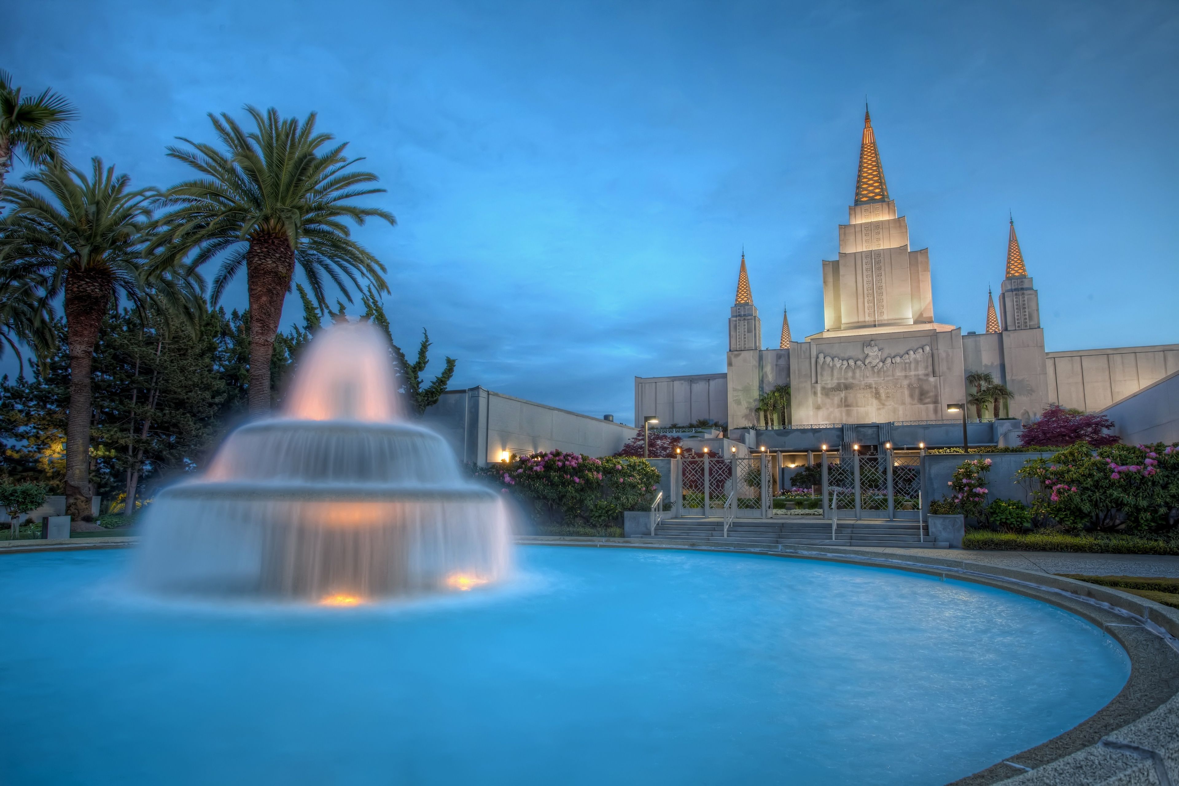 The Oakland California Temple fountain, including the entrance and scenery.