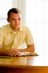 teen studying the scriptures