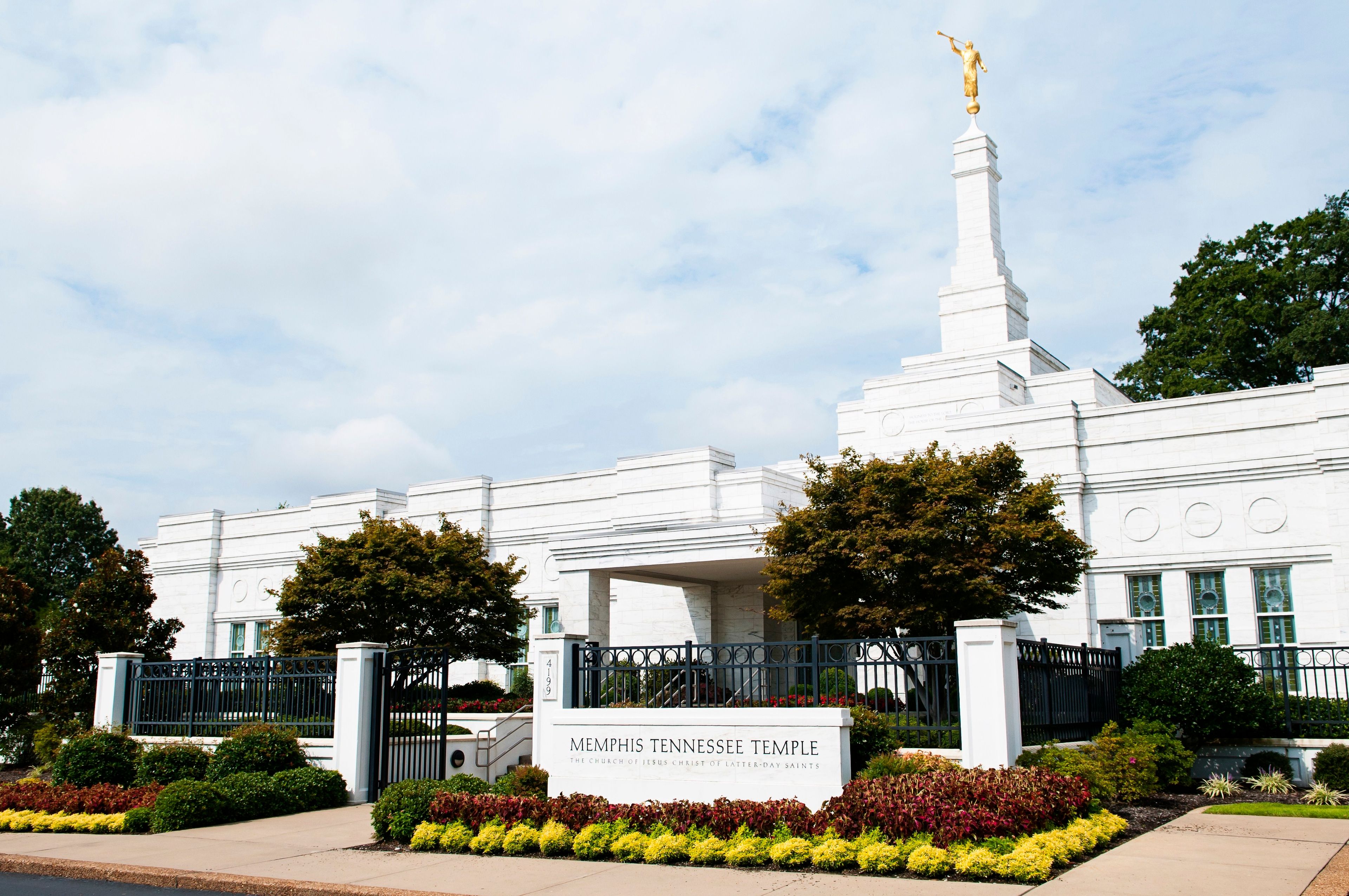 The Memphis Tennessee Temple sign in front of the temple.