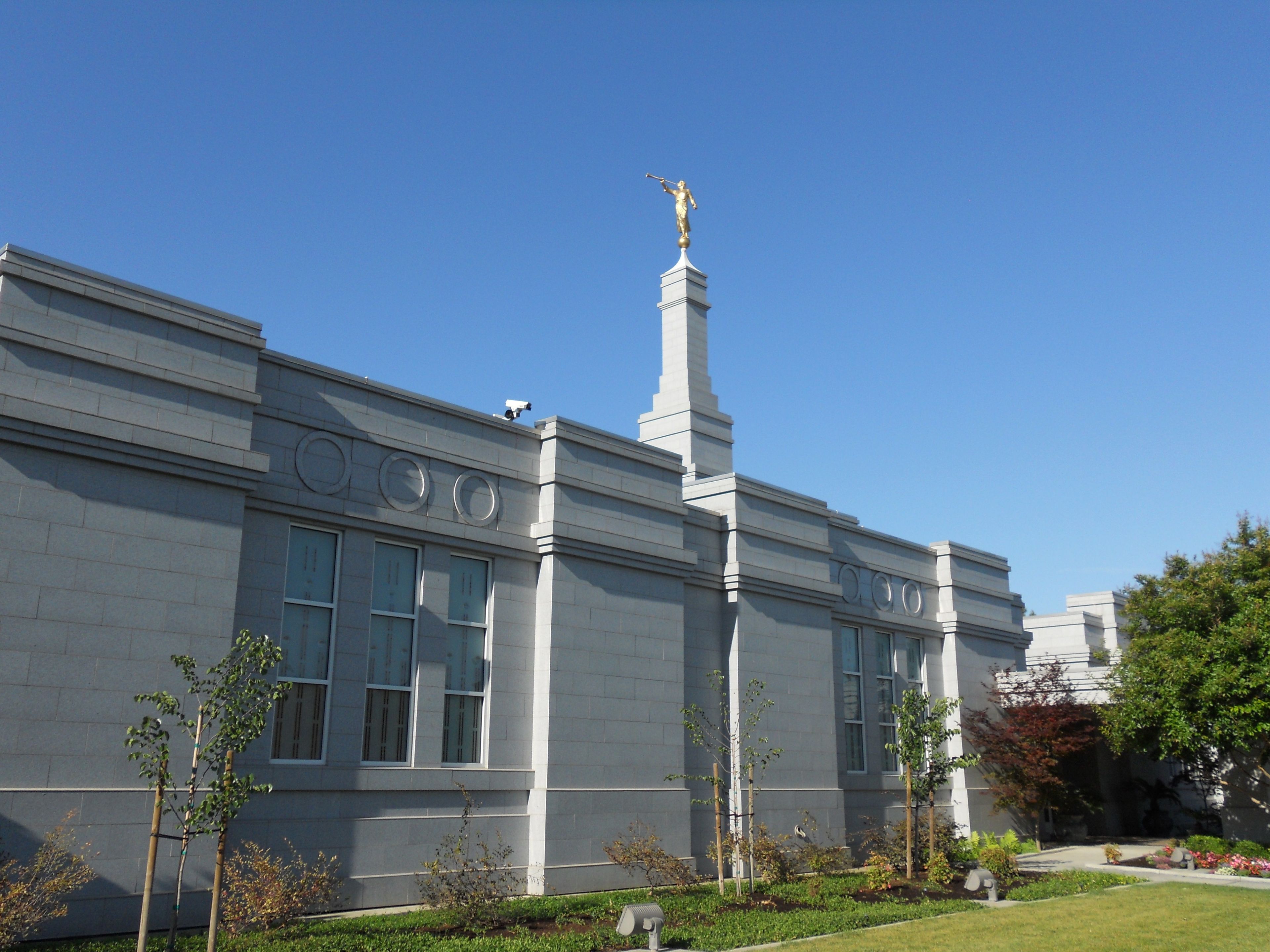 A side view of the Fresno California Temple.