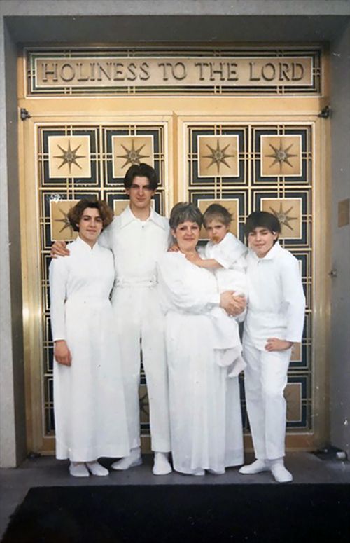 La familia Calamassi en el templo