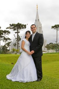 bride and groom outside the Curitiba Brazil Temple