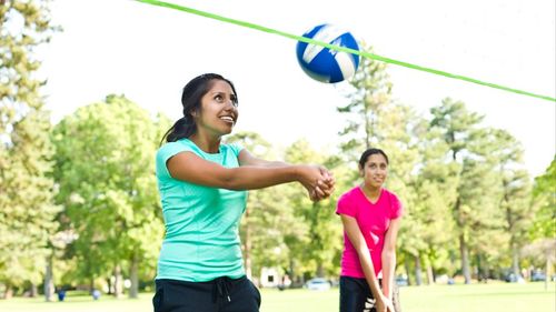 jeune pratiquant une activité physique