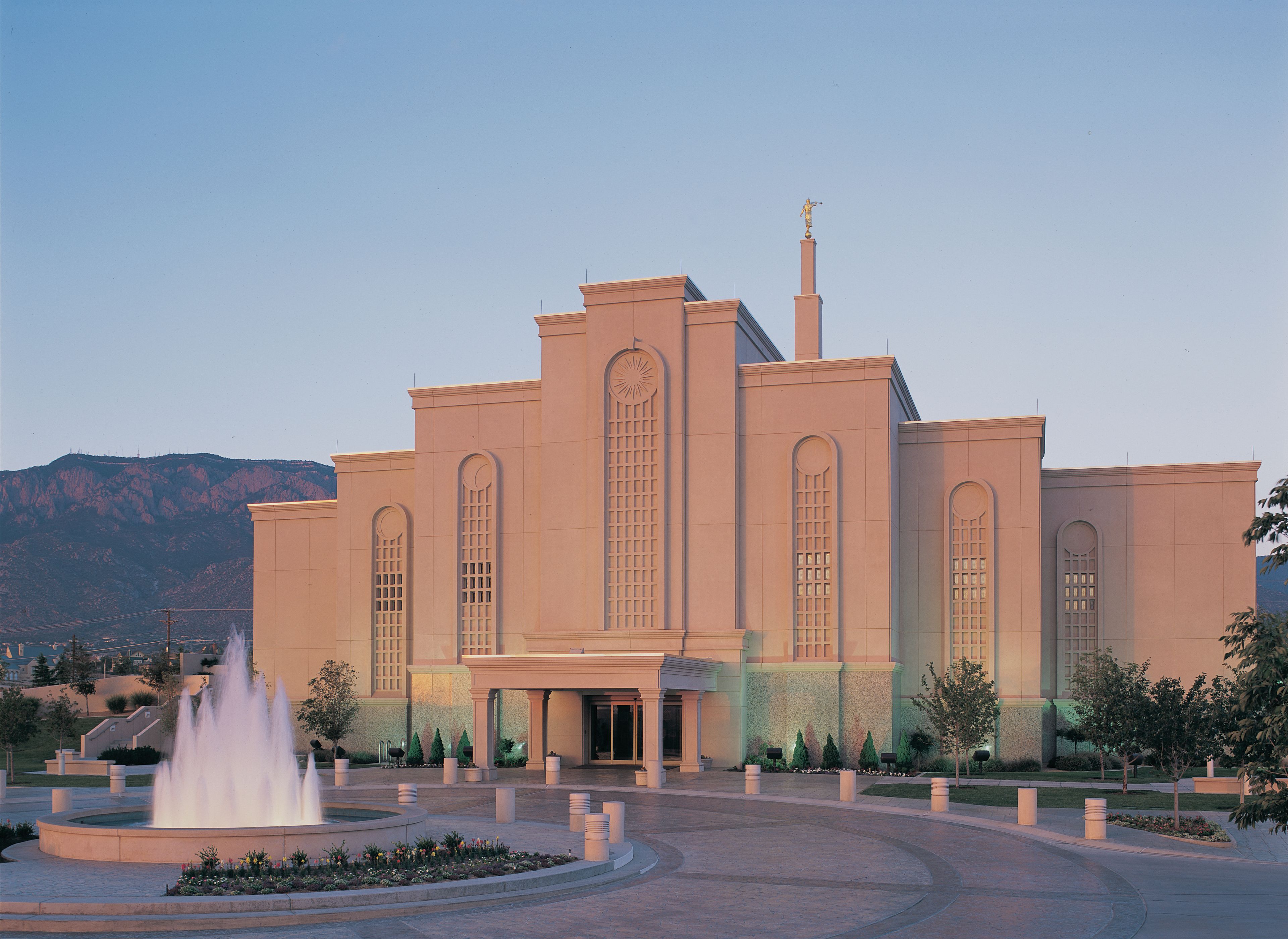 The front entrance of the Albuquerque New Mexico Temple and the fountain in the evening.