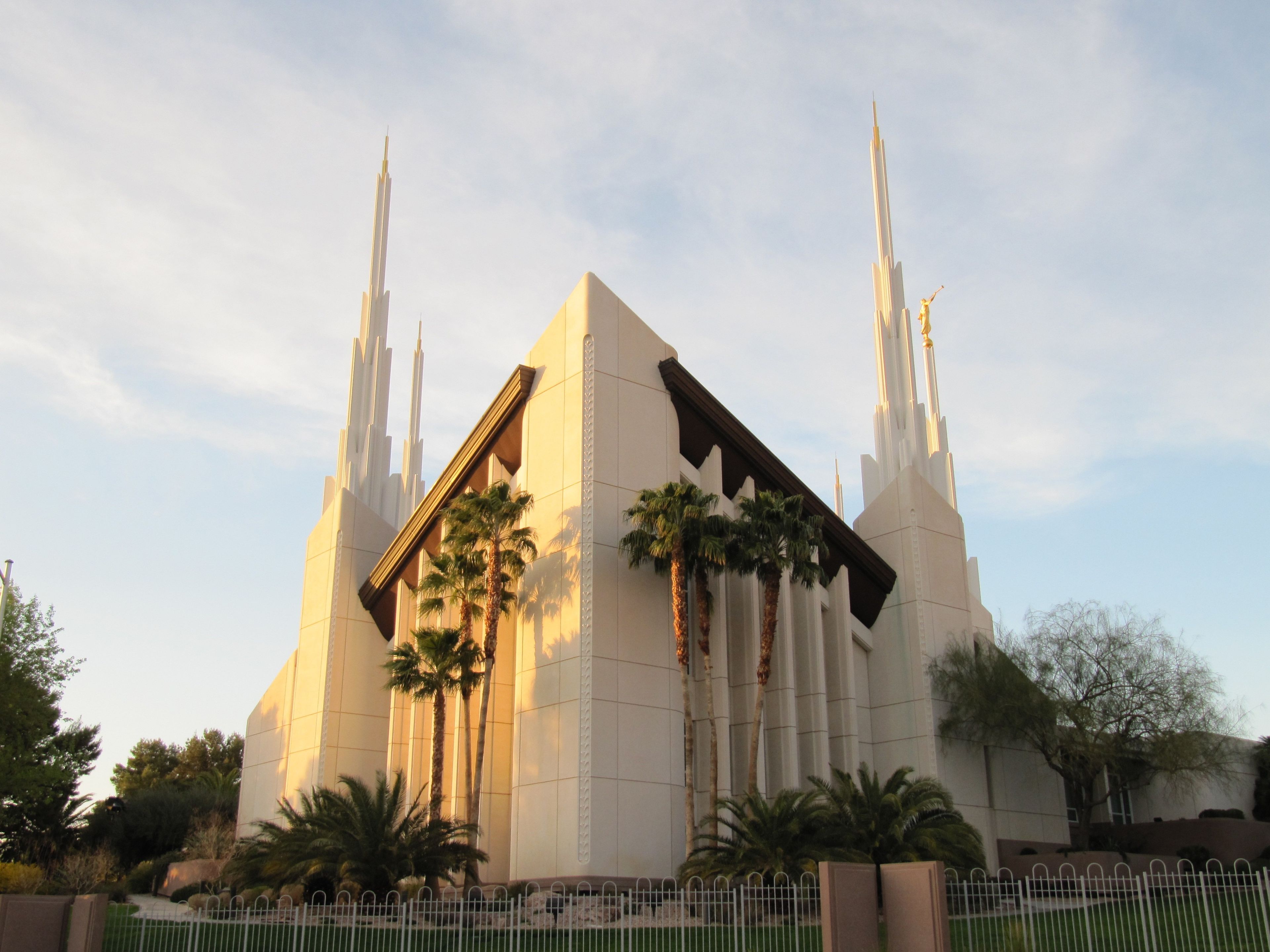 The front of the Las Vegas Nevada Temple, including scenery.