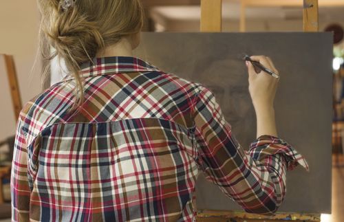 woman painting a portrait