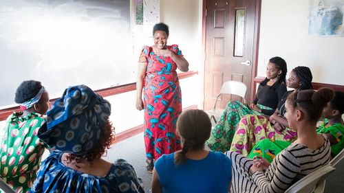 clase de mujeres jóvenes