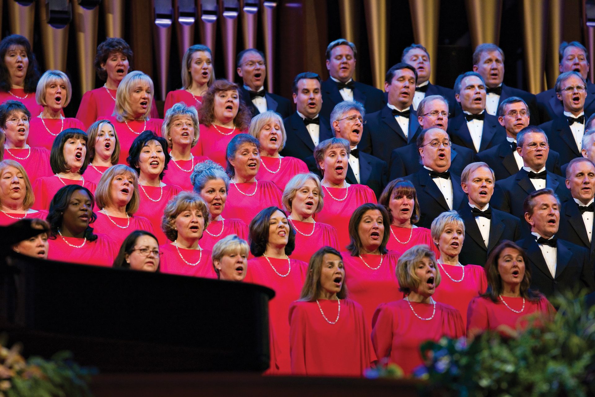 The Mormon Tabernacle Choir singing in the Pioneer Day Commemoration Concert in July 2008.