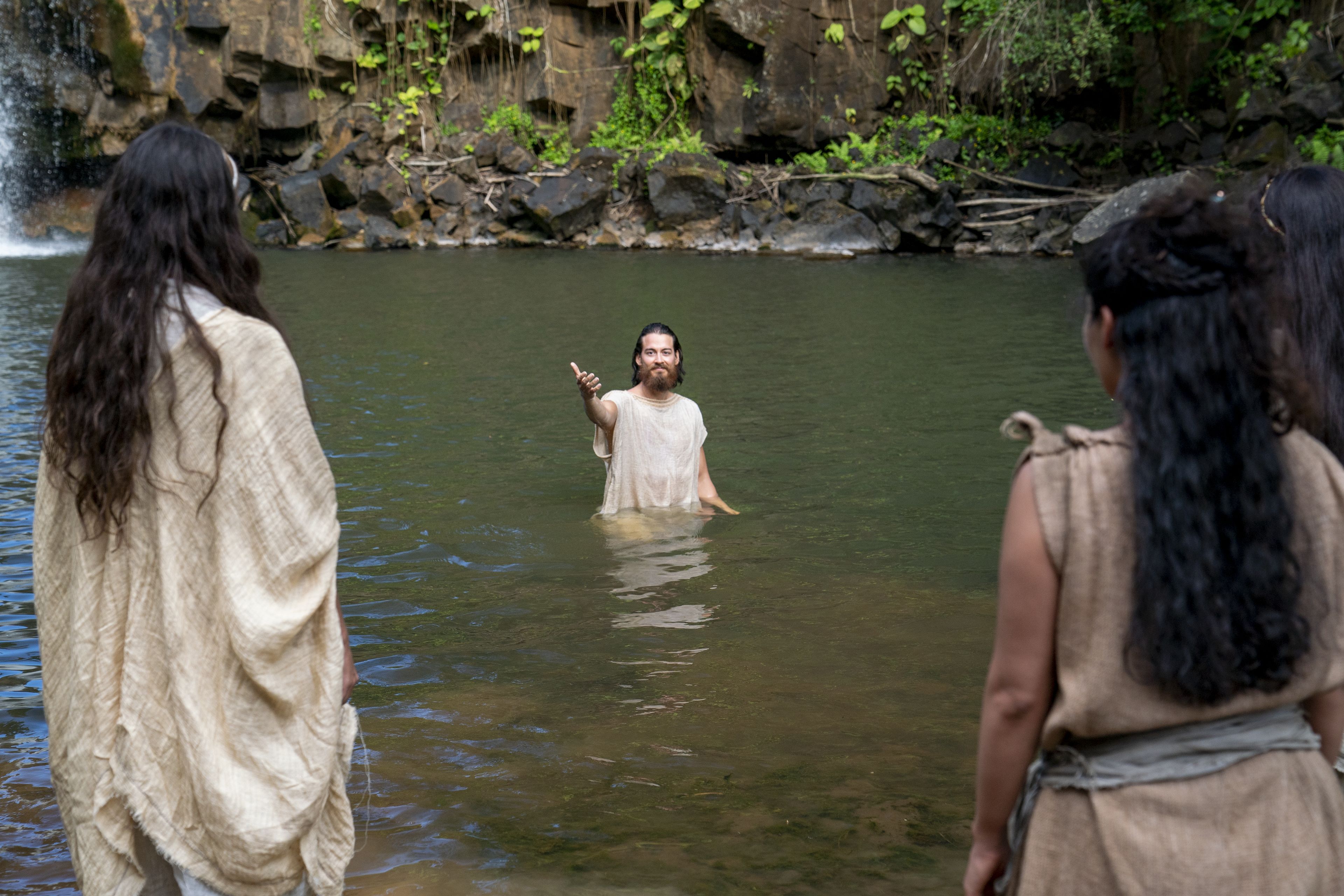 Alma baptizes people at the Waters of Mormon.