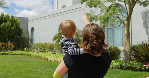 Mother points at Redland California Temple while pointing out features to her young boy.