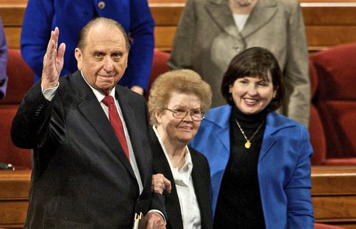 Thomas S. Monson with his wife and daughter