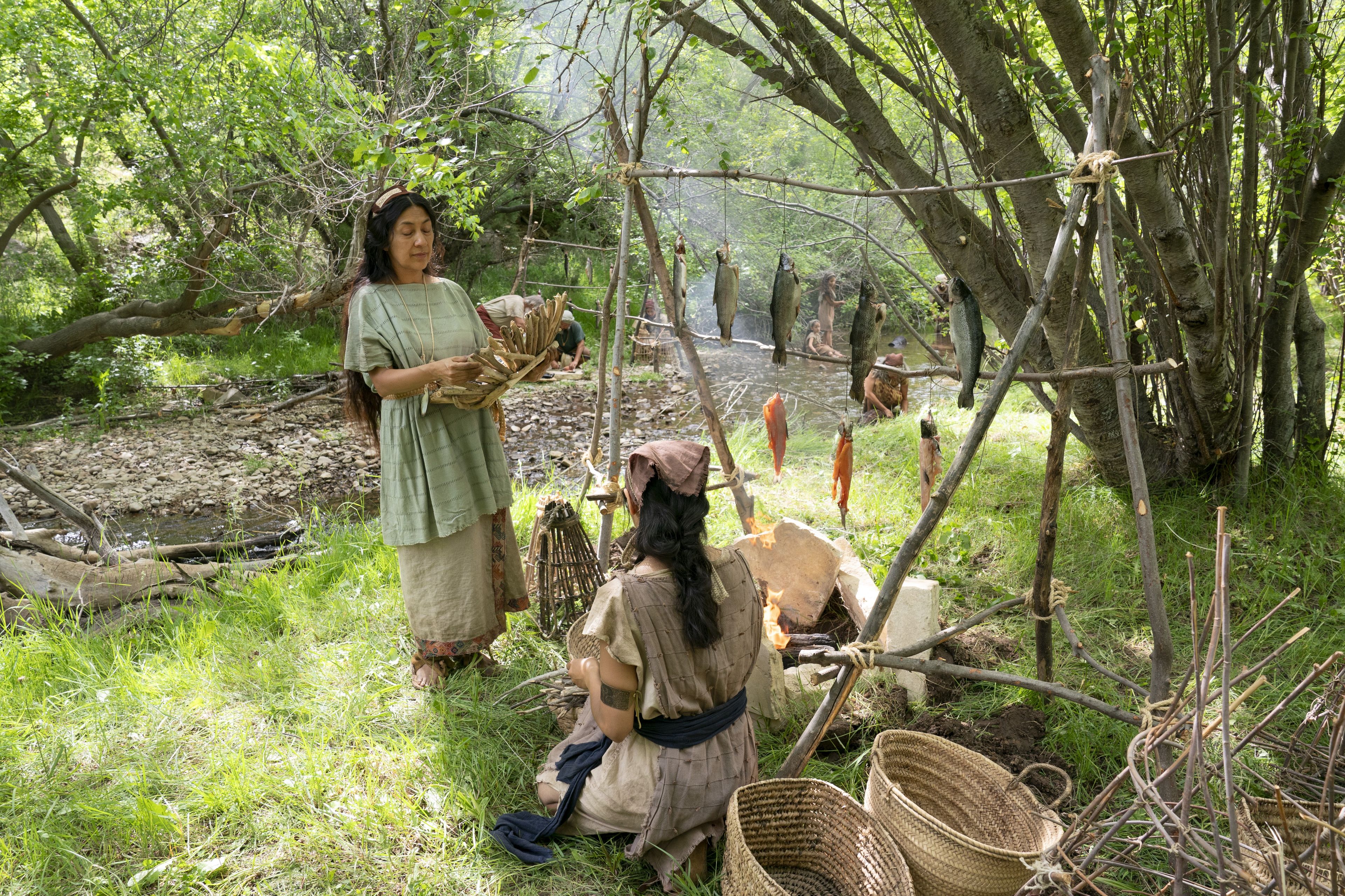 Nephite women make baskets.