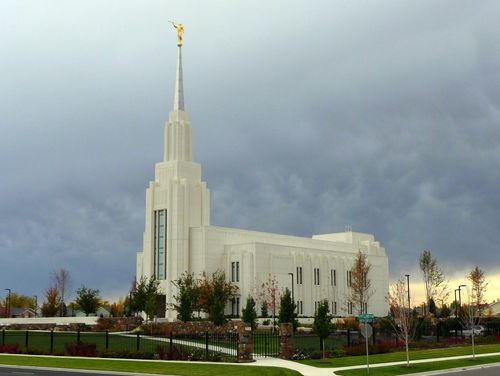A side view of the Twin Falls Idaho Temple, with the fence surrounding the grounds.