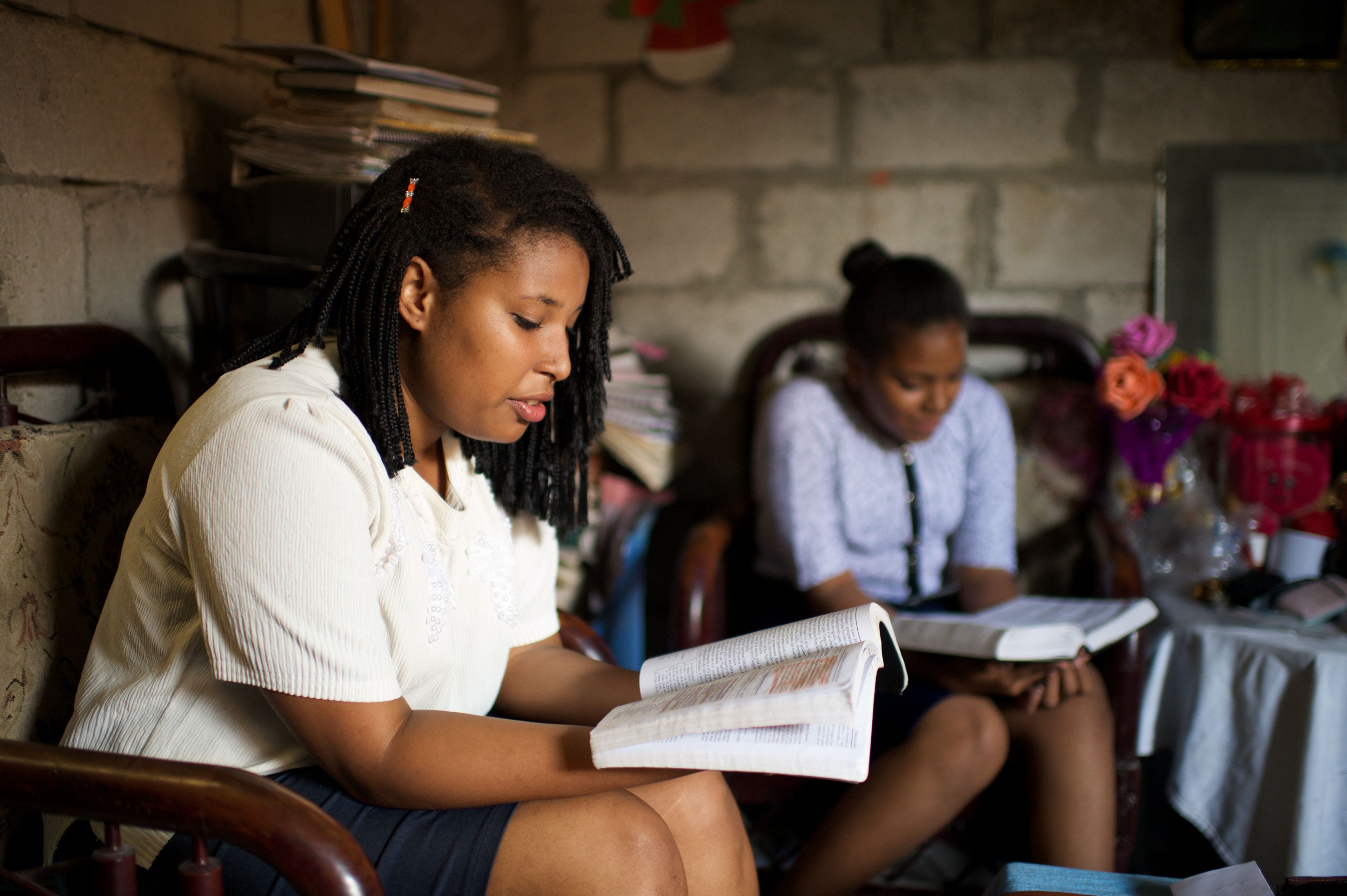 Young women studying in Guayaquil, Ecuador.