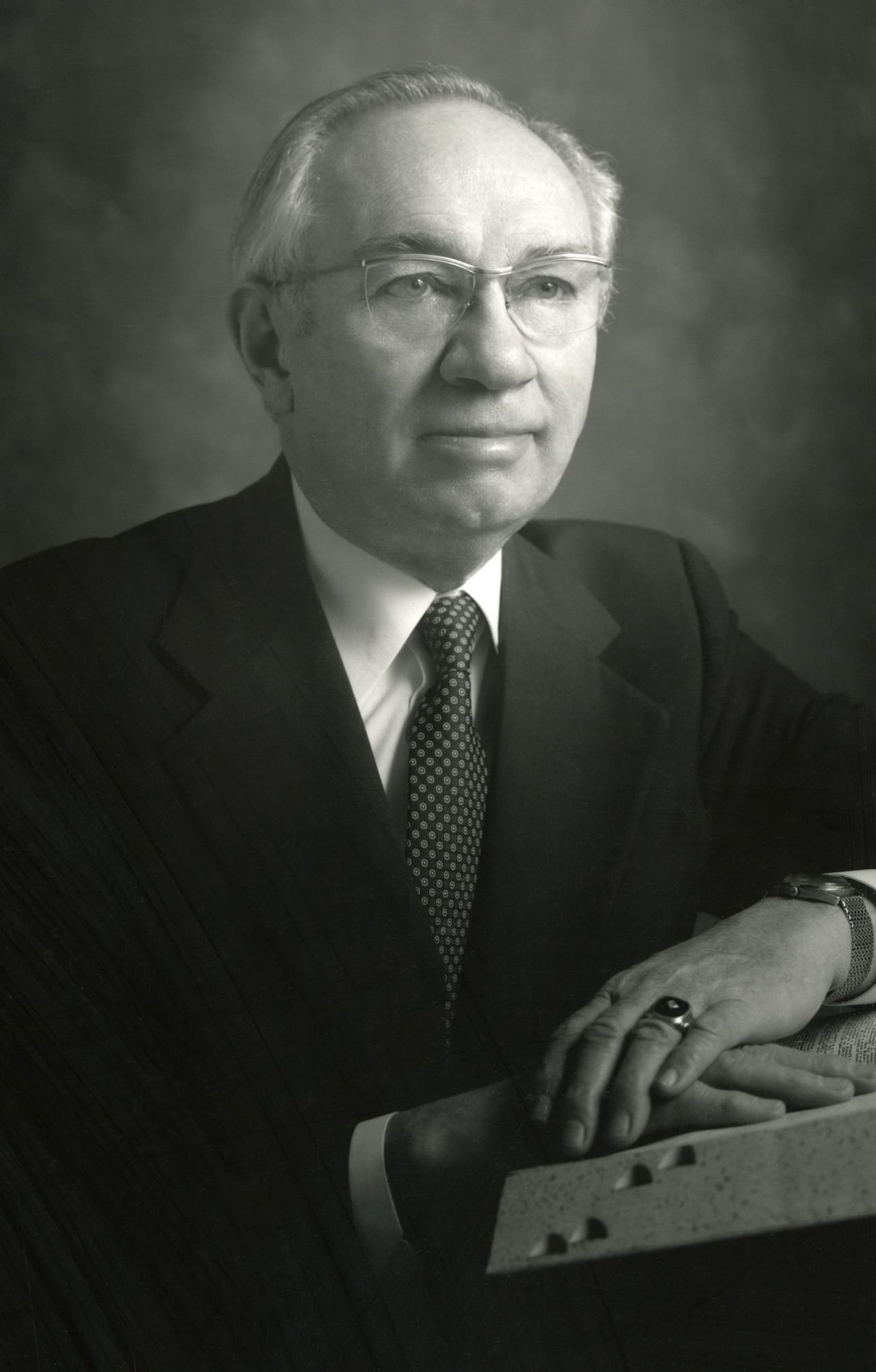 A portrait of President Gordon B. Hinckley.
