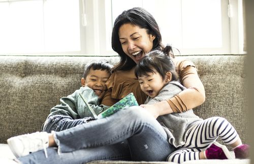 母親と幼い子供たち