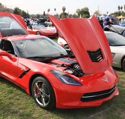 carro vermelho esportivo