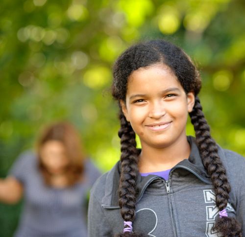 jovencita en el campamento