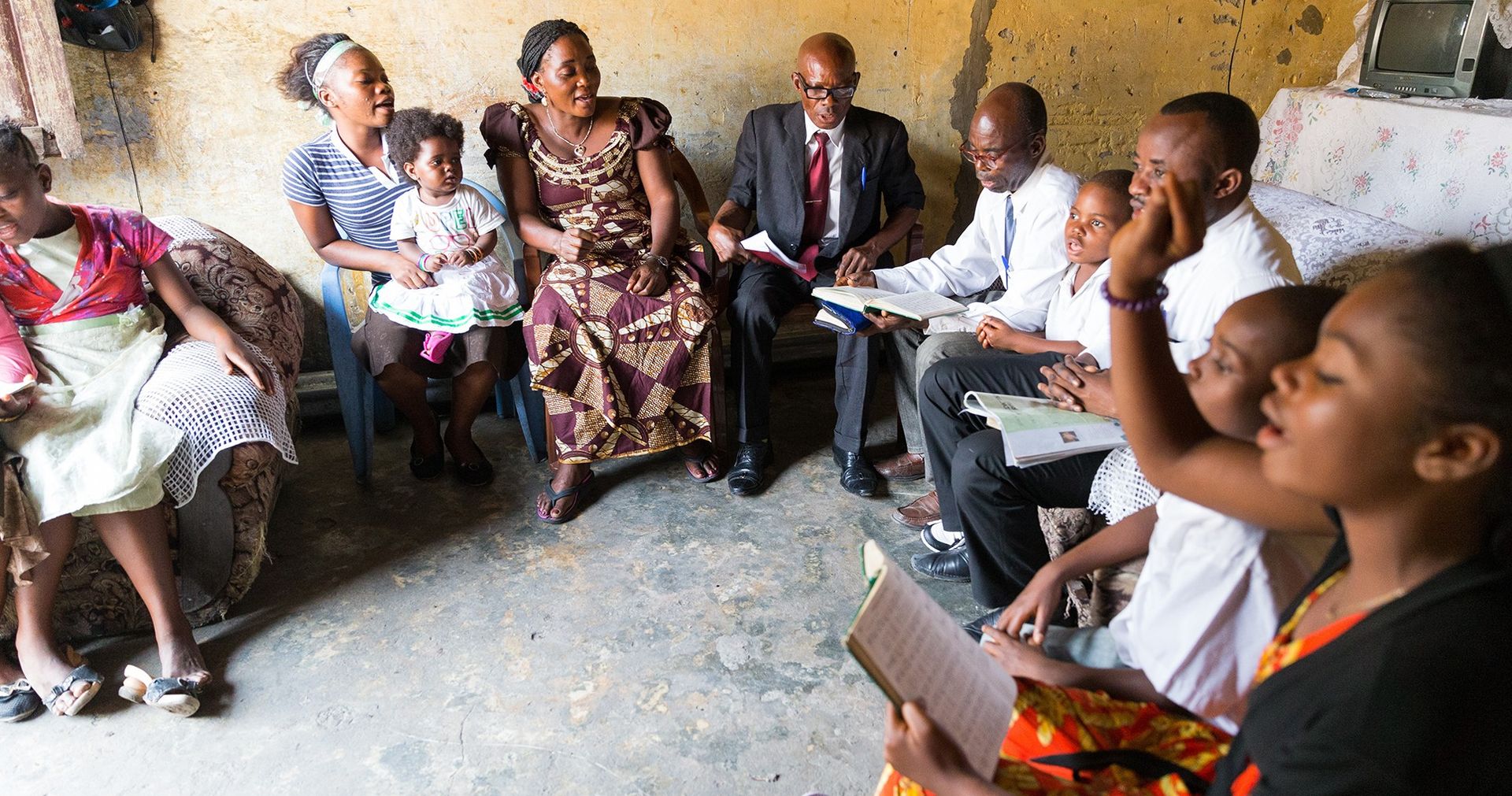 A small group of people studying the scriptures in DR Congo.