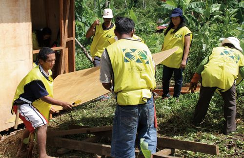 Melayani dengan Uluran Tangan