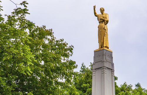 statue of Moroni