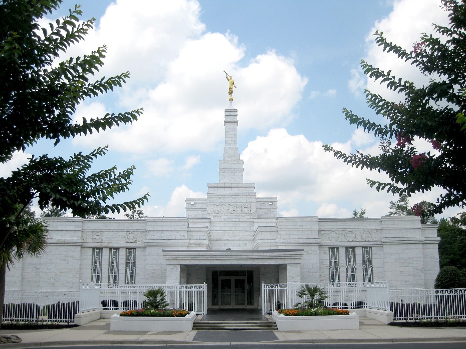 A view of the entrance to the Columbia South Carolina Temple.