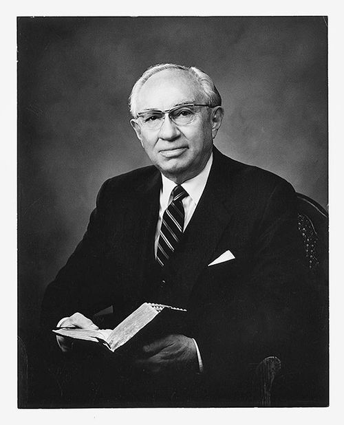 President Gordon B. Hinckley holding scriptures