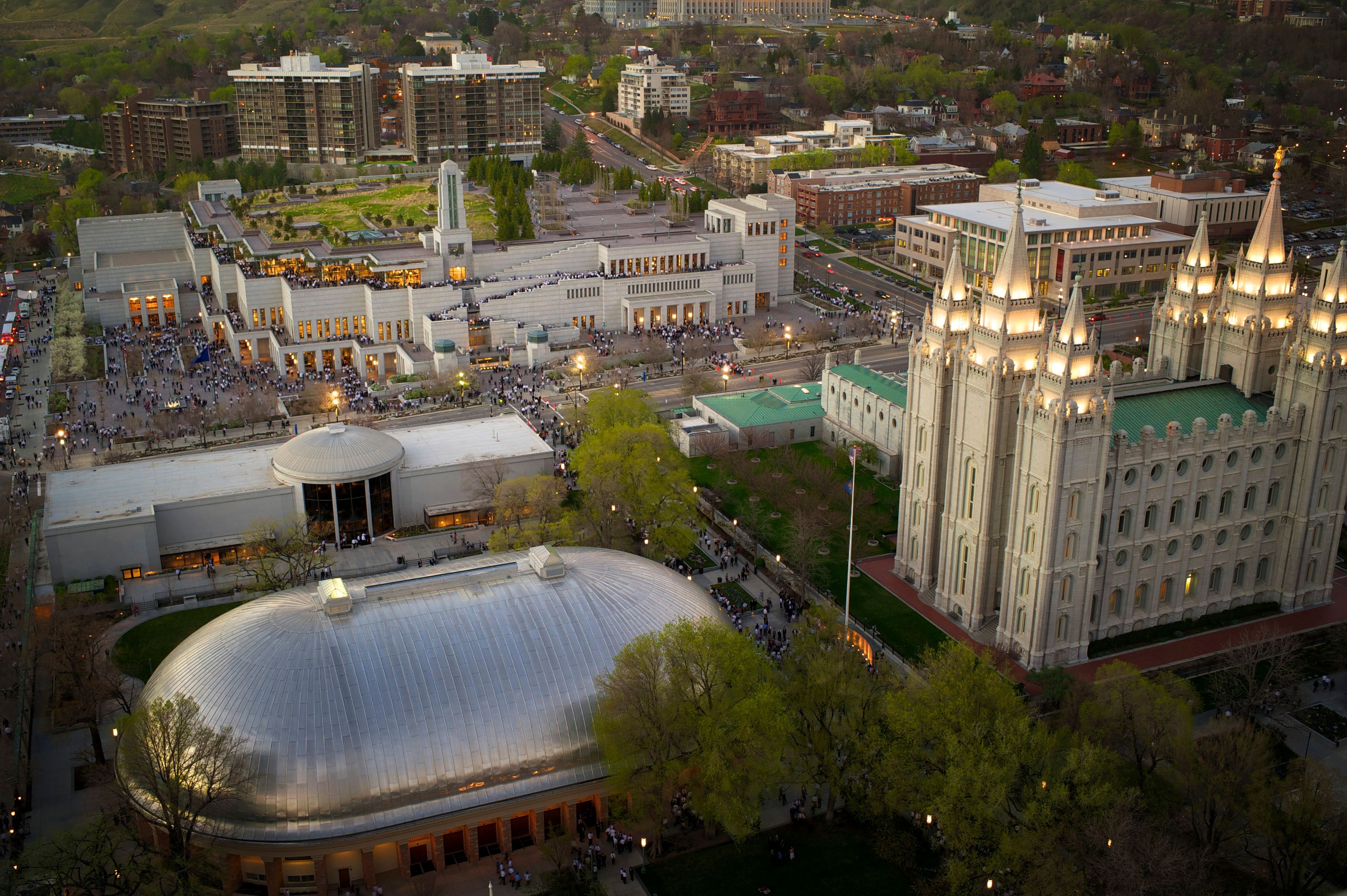 An aerial view of the temple, visitors’ center, Tabernacle, and Conference Center on Temple Square.