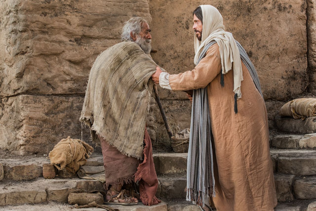 Jesús sana a un hombre cojo en el estanque de Betesda
