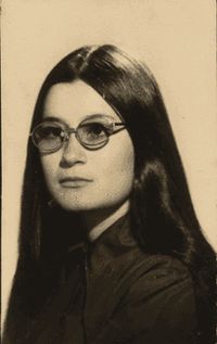 Portrait of Isabel Santana facing forward.