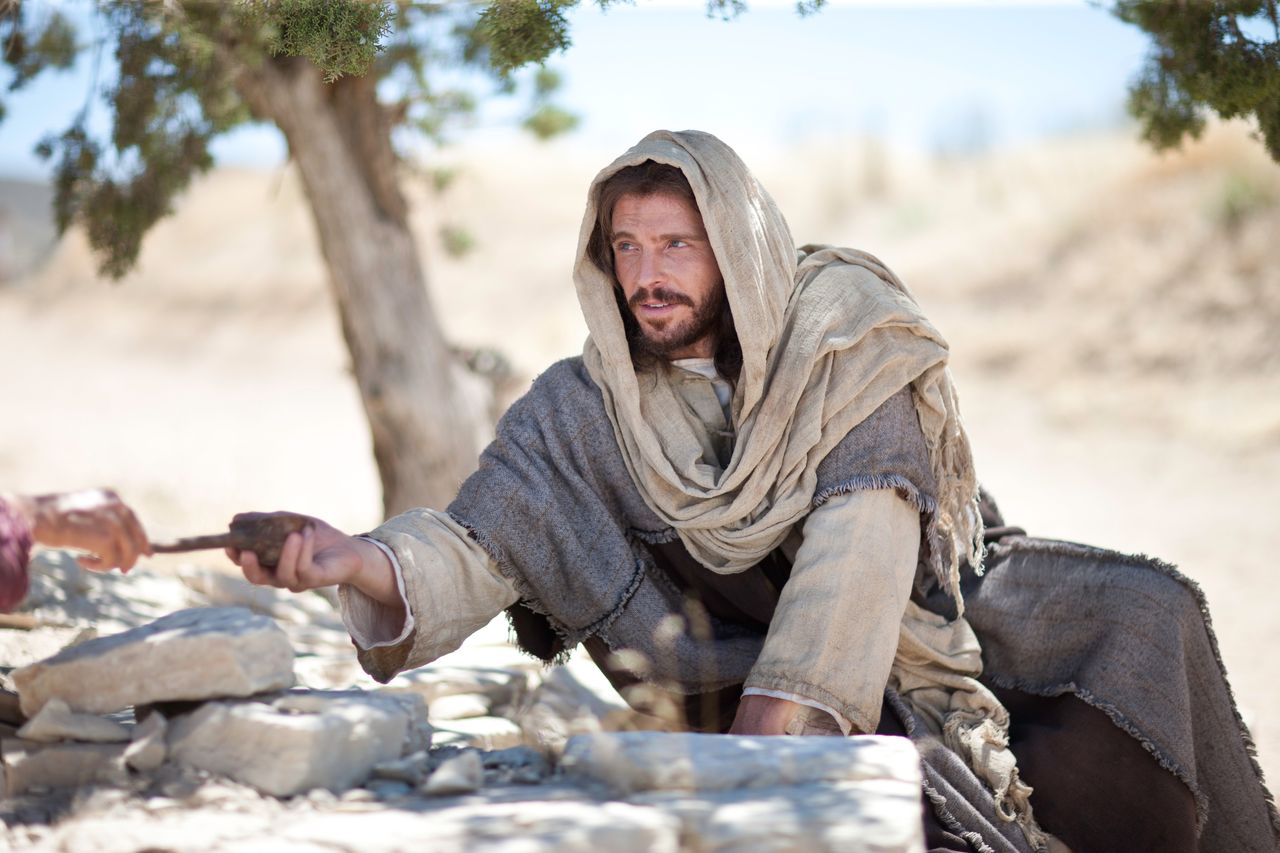 While traveling through Samaria, the Savior teaches a woman at Jacob's well that He is the “living water.”