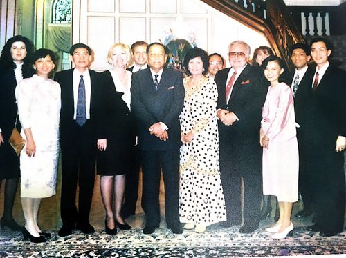 king and queen of Malaysia posing for photo with others