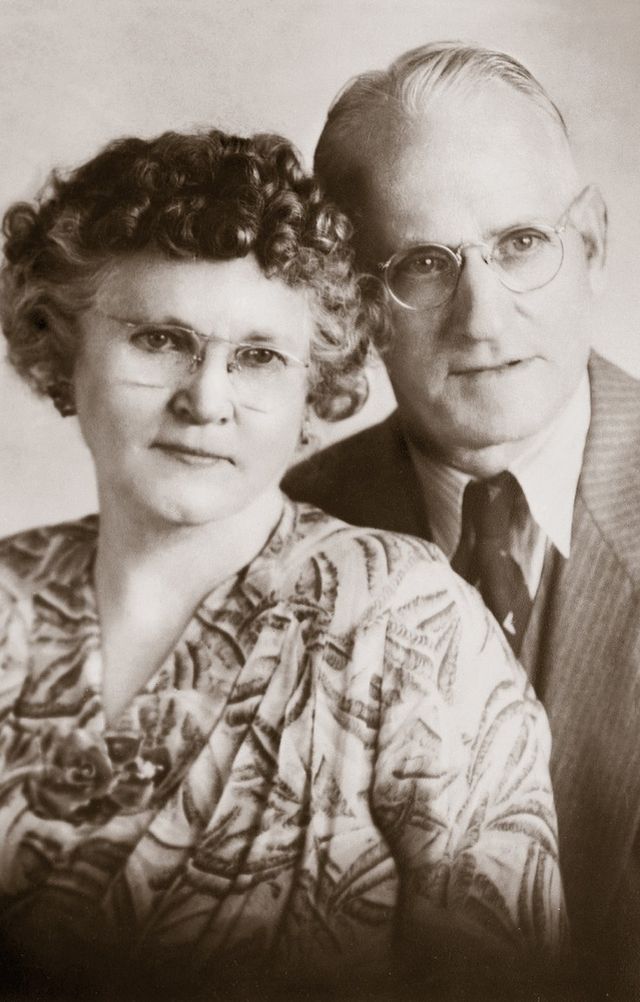 A photograph of President Howard W. Hunter’s parents, John and Nellie Hunter.