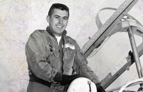 Elder Uchtdorf in pilot school