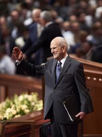 President Russell M. Nelson waving to the audience at 2018 April General Conference.