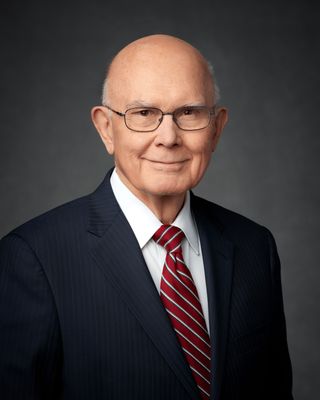 Peresitene Dallin H. Oaks