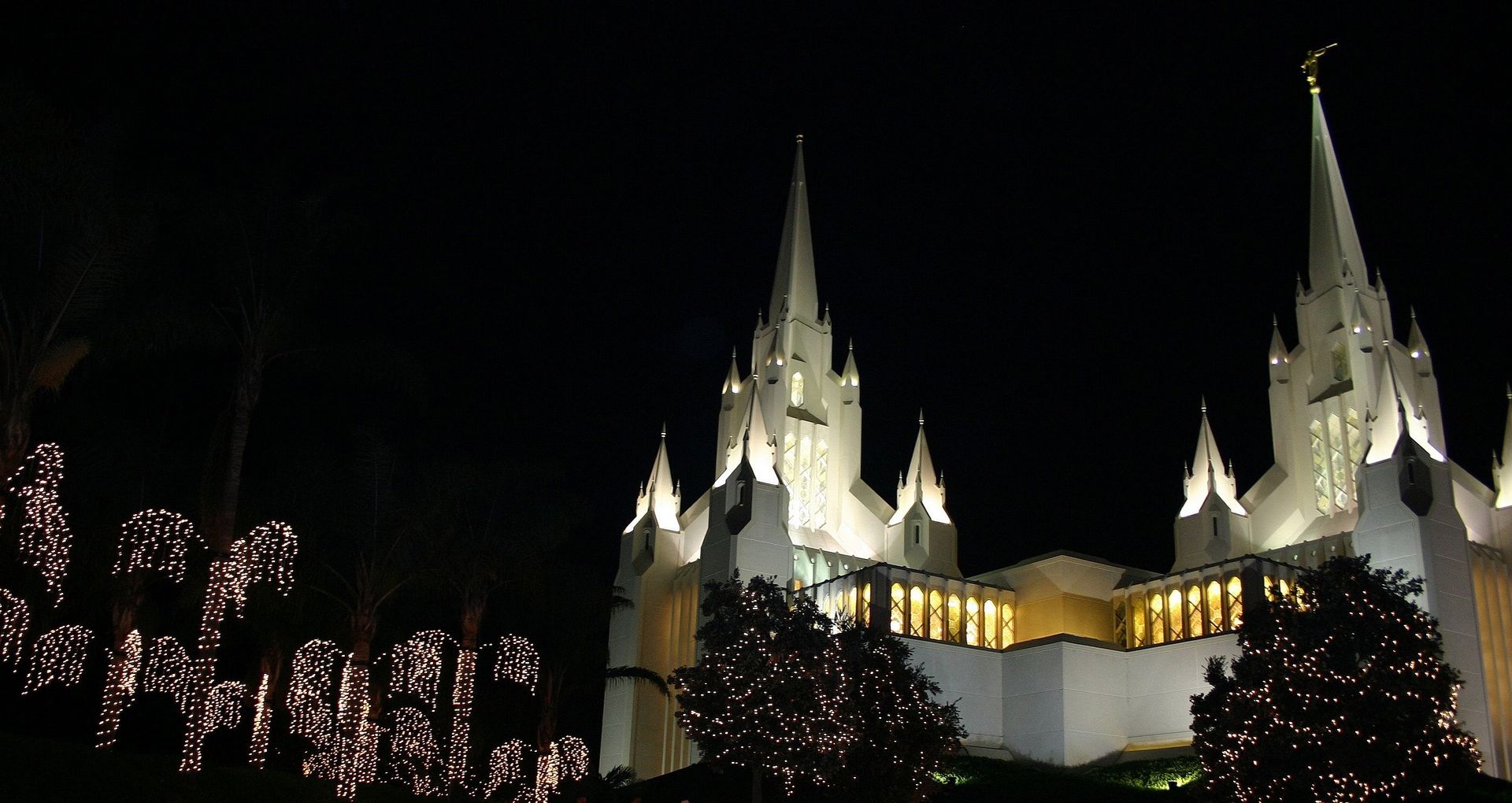 The San Diego California Temple in the evening during Christmas.