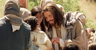Krisztus egy gyermekre mosolyog